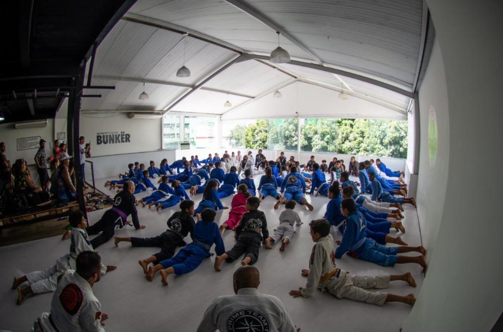 Turma infantil lotada no tatame