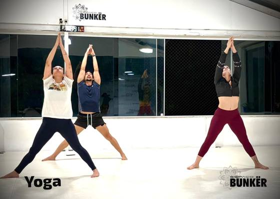 Aula de Yoga no tatame